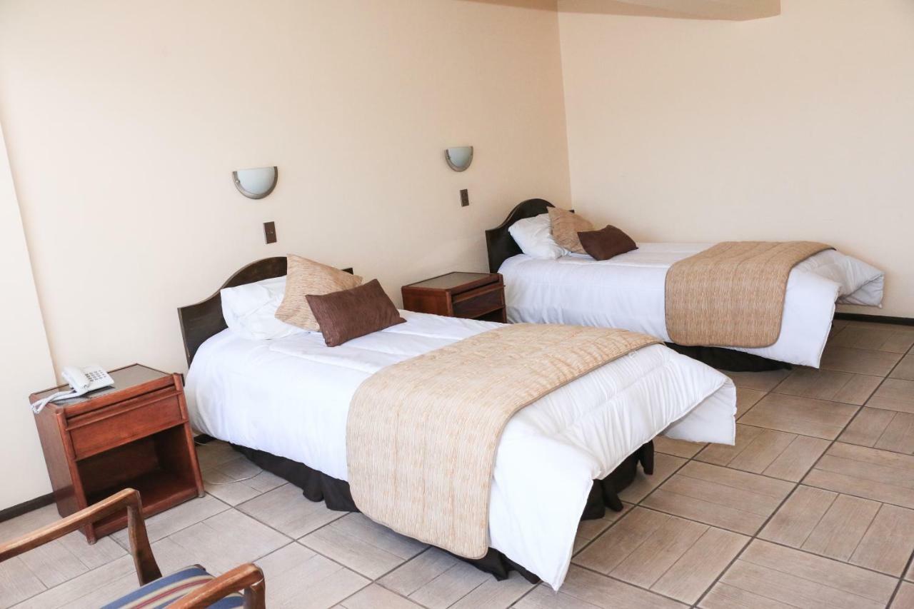 Hotel Garra De Leon บาเญนาร์ ภายนอก รูปภาพ